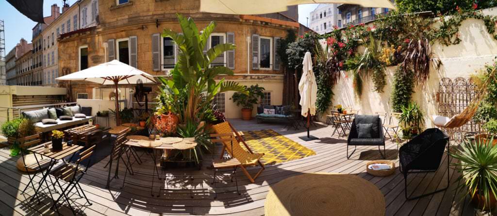 Terrasse patio soleil Io Marseille